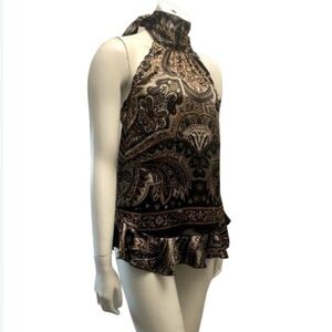 New with tags boutique brand GURU SIZE s/m (6-8)beautiful halter top with ruffle